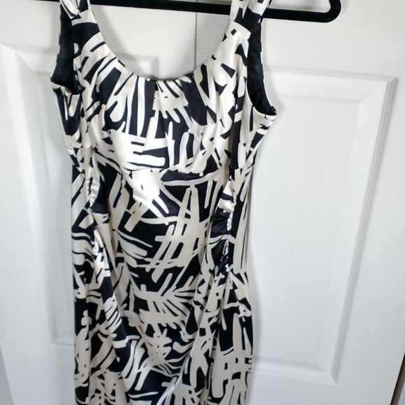 Women's black and white dress - Picture 4 of 6